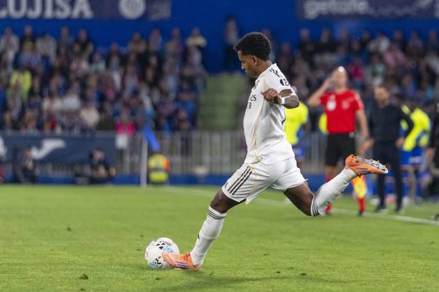 October 20, 2025, Madrid, Madrid, Spain: RODRYGO GOES of Real Madrid CF pases the ball during the match belonging to the 25 26 season of La Liga EA soccer Ã¢â‚¬oe GETAFE CF vs. REAL MADRID CF Ã¢â‚¬Â held on October 19, 2025, at the Coliseum Stadiumo, Madrid, Spain. Madrid Spain - ZUMAc312 20251020_zsp_c312_168 Copyright: xOscarxManuelxSanchezx