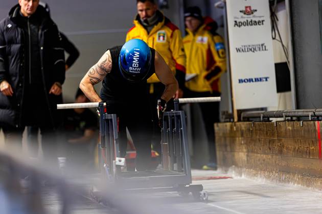 18.10.2025, GER, Bob Bobsport, Saison 25 26, Maenner, Zentrale Leistungspruefung im Bobsport Anschubtest Traditionell haben sich die besten deutschen Piloten im Bobsport gemeinsam mit ihren Anschiebern in Oberhof zum Kräftemessen getroffen. 98559 Oberhof LOTTO Thüringen EISARENA Oberho Thüringen Deutschland