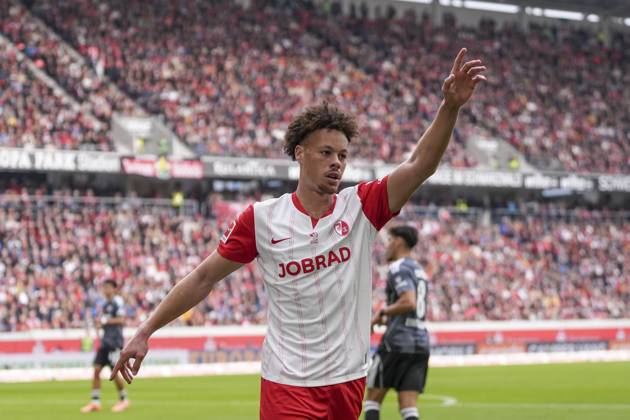 Derry Scherhant (SC Freiburg, 07) , Deutschland, Fussball, 1. Bundesliga, 7.Spieltag, 2025 2026, SC Freiburg vs. Eintracht Frankfurt, 19.10.2025, Europa-Park Stadion, Freiburg, Deutschland DFL REGULATIONS PROHIBIT ANY USE OF PHOTOGRAPHS AS IMAGE SEQUENCES AND OR QUASI-VIDEO. Freiburg Europa-Park Stadion Baden-Württemberg Deutschland Copyright: xArnexAmbergx