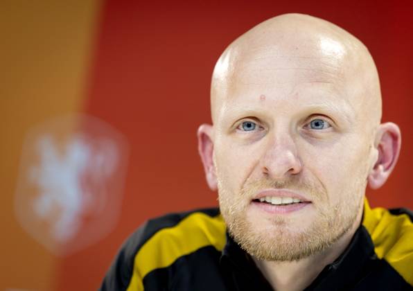 ZEIST - National coach Arjan Veurink during a press conference, PK, Pressekonferenz for the Dutch women s national team, Nationalteam The Dutch women are preparing for the friendly against Poland. ANP KOEN VAN WEEL xVIxANPxSportx xxANPxIVx 539789352 originalFilename: 539789352