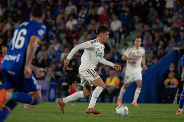 October 19, 2025, Madrid, Madrid, Spain: Arda GULER of Real Madrid plays with the ball during the LaLiga EA Sports football match between Getafe CF and Real Madrid CF at Coliseum Stadium in Getafe Madrid Spain - ZUMAd308 20251019_zsp_d308_033 Copyright: xJuanxCarlosxLucasx