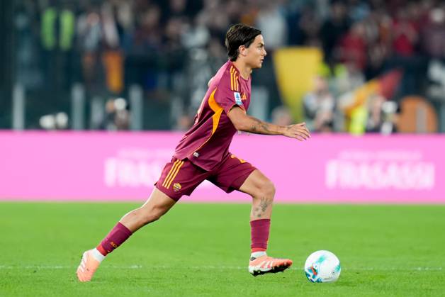 Paulo Dybala of AS Roma in action during the Serie A match between AS Roma and FC Internazionale at Stadio Olimpico Rome Italy on 18 October 2025. Rome Stadio Olimpico Rome Italy Copyright: xPhotoxGoalxPixx SP24-1265-128