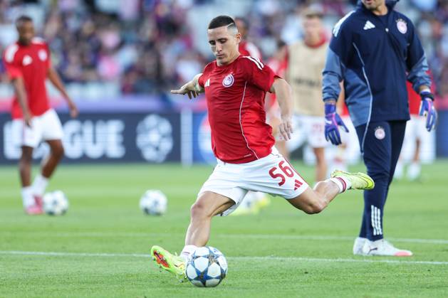 October 21, 2025, Barcelona, Barcelona, SPAIN: Daniel Podence of Olympiacos FC warms up during the UEFA Champions League 2025 26 League Phase MD3 match between FC Barcelona, Barca and Olympiacos FC at Estadi Olimpic Lluis Companys on October 21, 2025 in Barcelona, Spain. Barcelona SPAIN - ZUMAa181 20251021_zaa_a181_345 Copyright: xIrinaxR.xHipolitox