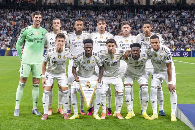 October 22, 2025, Madrid, Madrid, Spain: Players of Real Madrid CF pose for photo during the match on the third day of the group stage of the 2025 26 UEFA Champions League between REAL MADRID C.F. vs JUVENTUS DE TURIN, played at the Santiago Bernabeu Stadium on October 22, 2025, in Madrid, Spain. Madrid Spain - ZUMAc312 20251022_zsp_c312_012 Copyright: xOscarxManuelxSanchezx