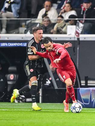 Ritsu DÅan (Eintracht Frankfurt) und Curtis Jones (Liverpool FC) battle for the ball during the UEFA Champions League 2025 26 League Phase MD3 match between Eintracht Frankfurt and Liverpool FC at Frankfurt Stadion on October 22, 2025 in Frankfurt am Main, Germany. (Photo by Harry Langer DeFodi Images) Ritsu DÅan Eintracht Frankfurt and Curtis Jones Liverpool FC battle for the ball during the UEFA Champions League 2025 26 League Phase MD3 match between Eintracht Frankfurt and Liverpool FC at Frankfurt Stadion on October 22, 2025 in Frankfurt am Main, Germany Photo by Harry Langer DeFodi Images