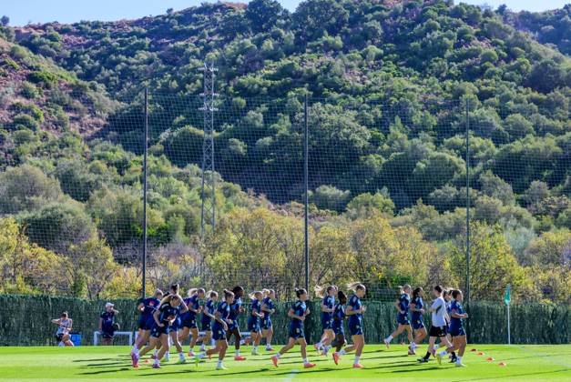 251023 Players of the Swedish women s national football team at a training session on October 23, 2025 in Benahavis. Photo: Ludvig Thunman BILDBYRAN kod LT LT0734 fotboll football soccer fotball träning practice training sverige sweden dam bbeng Copyright: LUDVIGxTHUNMAN BB251023LT034