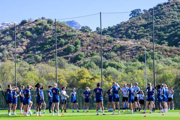251023 Players of the Swedish women s national football team at a training session on October 23, 2025 in Benahavis. Photo: Ludvig Thunman BILDBYRAN kod LT LT0734 fotboll football soccer fotball träning practice training sverige sweden dam bbeng Copyright: LUDVIGxTHUNMAN BB251023LT035