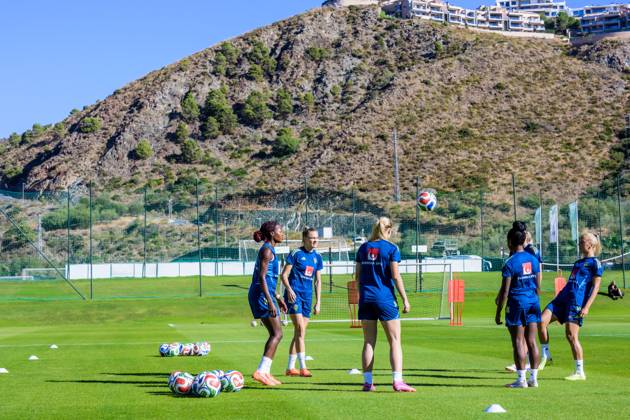 251023 Players of the Swedish women s national football team at a training session on October 23, 2025 in Benahavis. Photo: Ludvig Thunman BILDBYRAN kod LT LT0734 fotboll football soccer fotball träning practice training sverige sweden dam bbeng Copyright: LUDVIGxTHUNMAN BB251023LT037