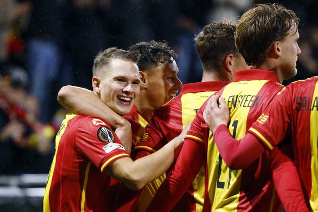 DEVENTER - Mathis Suray of Go Ahead Eagles celebrates the 1-1 draw during the UEFA Europa League match between Go Ahead Eagles and Aston Villa FC at De Adelaarshorst on October 23, 2025, in Deventer, Netherlands. ANP VINCENT JANNINK UEFA Europa League 2025-2026 xVIxANPxSportx xxANPxIVx 540075008 originalFilename: 540075008