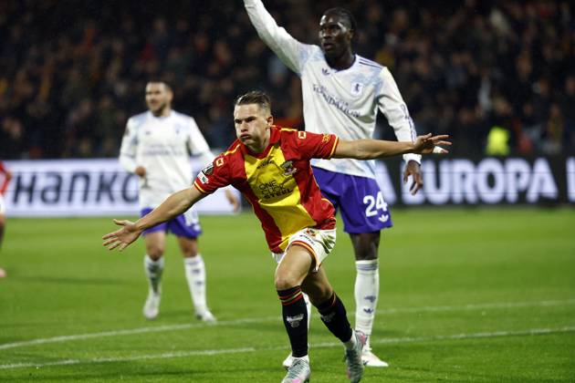 DEVENTER - Mathis Suray of Go Ahead Eagles celebrates the 1-1 draw during the UEFA Europa League match between Go Ahead Eagles and Aston Villa FC at De Adelaarshorst on October 23, 2025, in Deventer, Netherlands. ANP VINCENT JANNINK UEFA Europa League 2025-2026 xVIxANPxSportx xxANPxIVx 540075028 originalFilename: 540075028