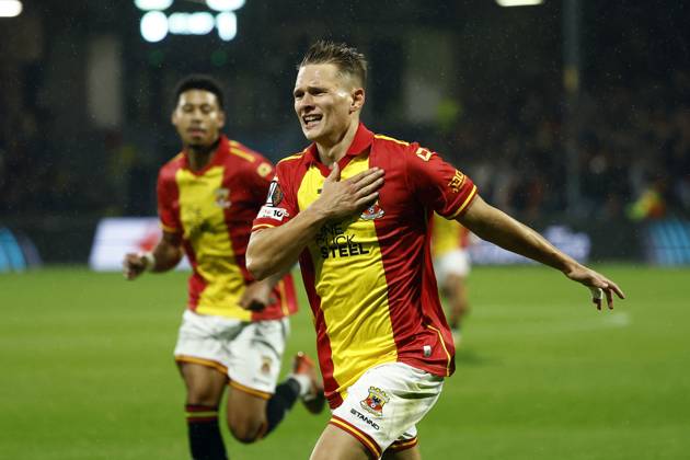 DEVENTER - Mathis Suray of Go Ahead Eagles celebrates the 1-1 draw during the UEFA Europa League match between Go Ahead Eagles and Aston Villa FC at De Adelaarshorst on October 23, 2025, in Deventer, Netherlands. ANP VINCENT JANNINK UEFA Europa League 2025-2026 xVIxANPxSportx xxANPxIVx 540075090 originalFilename: 540075090