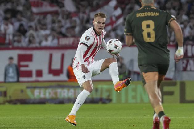 Philipp Lienhart (SC Freiburg, 03) am Ball , Deutschland, Fussball, UEFA Europa League, 3.Spieltag, Ligaphase, 2025 2026, SC Freiburg vs. FC Utrecht, 23.10.2025, Europa-Park Stadion, Freiburg, Deutschland Freiburg Europa-Park Stadion Baden-Württemberg Deutschland Copyright: xArnexAmbergx