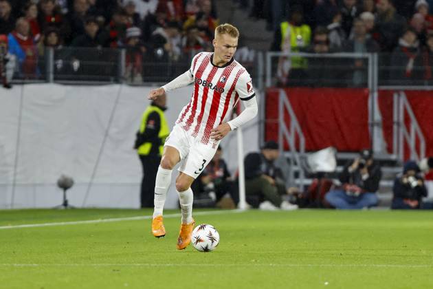Philipp Lienhart (SC Freiburg, 03) am Ball , Deutschland, UEFA Europa League, 3. Spieltag, 2025 2026, SC Freiburg vs. FC Utrecht, 23.10.2025, Stadion am Wolfswinkel, Freiburg, Deutschland Freiburg Stadion am Wolfswinkel Baden-Württemberg Deutschland Copyright: xGrantxHubbsx