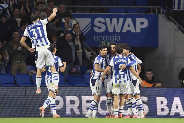 October 24, 2025, San Sebastian, Guipuzcoa, SPAIN: Mikel Oyarzabal of Real Sociedad celebrates after scoring the team s second goal during the LaLiga EA Sports match between Real Sociedad and Sevilla FC at Anoeta on October 24, 2025, in San Sebastian, Spain. San Sebastian SPAIN - ZUMAa181 20251024_zaa_a181_060 Copyright: xRicardoxLarreinax
