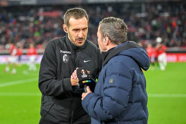 Julian Schuster (SC Freiburg, Trainer) gibt Lothar Matthaeus (ehemaliger Fussballprofi) die Hand. GER, SC Freiburg - FC Utrecht, Fussball, Europa League, 3. Spieltag, Saison 2025 2026, 23.10.2025 GER, SC Freiburg - FC Utrecht, Fussball, Europa League, 3. Spieltag, Saison 2025 2026, 23.10.2025 Freiburg Copyright: xEibner-Pressefoto ThomasxHessx EP_THS