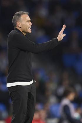 October 24, 2025, San Sebastian, Guipuzcoa, SPAIN: Sergio Francisco head coach of Real Sociedad reacts during the LaLiga EA Sports match between Real Sociedad and Sevilla FC at Anoeta on October 24, 2025, in San Sebastian, Spain. San Sebastian SPAIN - ZUMAa181 20251024_zaa_a181_091 Copyright: xRicardoxLarreinax