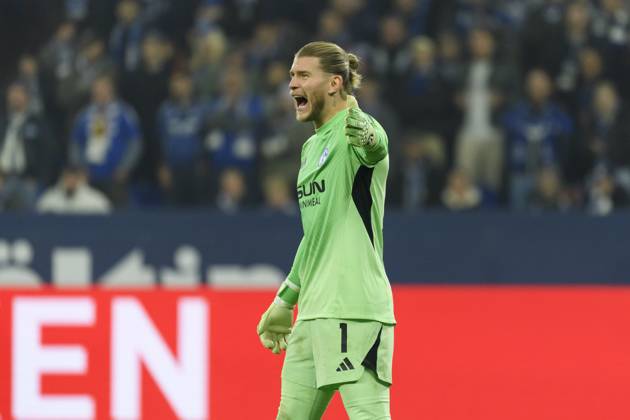 Torwart Loris Karius (FC Schalke) gestikuliert waehrend des spiels der 2. Bundesliga zwischen FC Schalke 04 und SV Darmstadt 98 Veltins-Arena am 24. October 2025 in Gelsenkirchen, Deutschland. (Foto von Max Maiwald DeFodi Images) +++ Torwart Loris Karius (FC Schalke) gestures during the 2. Bundesliga match between FC Schalke 04 and SV Darmstadt 98 at Veltins-Arena on October 24, 2025 in Gelsenkirchen, Germany. (Photo by Max Maiwald DeFodi Images) DFB DFL REGULATIONS PROHIBIT ANY USE OF PHOTOGRAPHS AS IMAGE SEQUENCES AND OR QUASI-VIDEO. (Photo by Max Maiwald DeFodi Images) Goalkeeper Loris Karius FC Schalke gestures during the 2 Bundesliga match between FC Schalke 04 and SV Darmstadt 98 Veltins Arena on October 24, 2025 in Gelsenkirchen, Germany Photo by Max Maiwald DeFodi Images Goalkeeper Loris Karius FC Schalke gestures during the 2 Bundesliga match between FC Schalke 04 and SV Darmstadt 98 at Veltins Arena on October 24, 2025 in Gelsenkirchen, Germany Photo by Max Maiwald DeFodi Images DFB DFL REGULATIONS PROHIBIT ANY USE OF PHOTOGRAPHS AS IMAGE SEQUENCES AND OR QUASI VIDEO Photo by Max Maiwald DeFodi Images