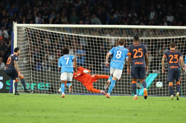 Hakan Calhanoglu of FC Internazionale scores the goal of 2-1 during the Serie A 2025 2026 football match between SSC Napoli and FC Internazionale at Diego Armando Maradona stadium in Naples (Italy), October 25th, 2025. CesarexPurini
