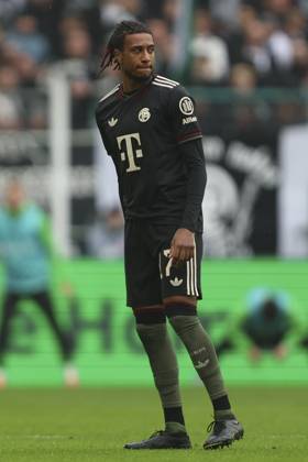 Michael Olise (FC Bayern München) schaut waehrend des spiels der Bundesliga zwischen Borussia Mönchengladbach und FC Bayern München, Stadion im Borussia-Park am 25. October 2025 in Mönchengladbach, Deutschland. (Foto von Oliver Kaelke DeFodi Images) +++ Michael Olise (FC Bayern München) looks on during the Bundesliga match between Borussia Mönchengladbach and FC Bayern München at Stadion im Borussia-Park on October 25, 2025 in Mönchengladbach, Germany. (Photo by Oliver Kaelke DeFodi Images) DFL regulations prohibit any use of photographs as image sequences and or quasi-video. (Photo by Oliver Kaelke DeFodi Images) Michael Olise FC Bayern München looks on during the Bundesliga match between Borussia Mönchengladbach and FC Bayern München, Stadion im Borussia Park am 25 October 2025 in Mönchengladbach, Germany Photo by Oliver Kaelke DeFodi Images Michael Olise FC Bayern München looks on during the Bundesliga match between Borussia Mönchengladbach and FC Bayern München at Stadion im Borussia Park on October 25, 2025 in Mönchengladbach, Germany Photo by Oliver Kaelke DeFodi Images DFL regulations prohibit any use of photographs as image sequences and or quasi video Photo by Oliver Kaelke DeFodi Images