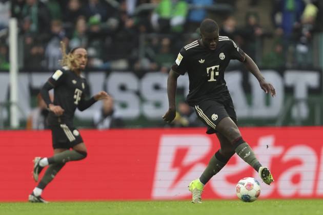 Dayot Upamecano (FC Bayern München) in Aktion, am Ball, Einzelaktion waehrend des spiels der Bundesliga zwischen Borussia Mönchengladbach und FC Bayern München, Stadion im Borussia-Park am 25. October 2025 in Mönchengladbach, Deutschland. (Foto von Oliver Kaelke DeFodi Images) +++ Dayot Upamecano (FC Bayern München) controls the ball during the Bundesliga match between Borussia Mönchengladbach and FC Bayern München at Stadion im Borussia-Park on October 25, 2025 in Mönchengladbach, Germany. (Photo by Oliver Kaelke DeFodi Images) DFL regulations prohibit any use of photographs as image sequences and or quasi-video. (Photo by Oliver Kaelke DeFodi Images) Dayot Upamecano FC Bayern München in action, on the ball, single action during the Bundesliga match between Borussia Mönchengladbach and FC Bayern München, Stadion im Borussia Park on October 25, 2025 in Mönchengladbach, Germany Photo by Oliver Kaelke DeFodi Images Dayot Upamecano FC Bayern München controls the ball during the Bundesliga match between Borussia Mönchengladbach and FC Bayern München at Stadion im Borussia Park on October 25, 2025 in Mönchengladbach, Germany Photo by Oliver Kaelke DeFodi Images DFL regulations prohibit any use of photographs as image sequences and or quasi video Photo by Oliver Kaelke DeFodi Images