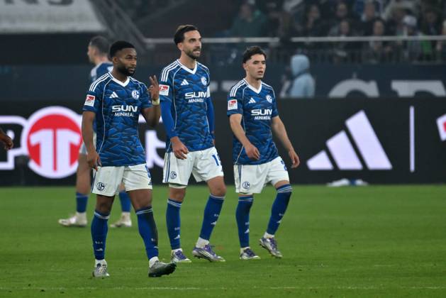 Moussa Sylla (FC Schalke 04), Kenan Karaman (FC Schalke 04), Soufiane El-Faouzi (Schalke 04), v.li. 24.10.2025, Fussball 2. Bundesliga, Saison 2025 2026, 10. Spieltag, FC Schalke 04 - SV Darmstadt 98 1:0 DFL regulations prohibit any use of photographs as image sequences and or quasi-video Gelsenkirchen Veltins Arena Nordrhein Westfalen Deutschland