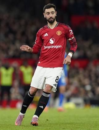 Manchester, England, 25th October 2025. Bruno Fernandes of Manchester United, ManU during the Manchester United vs Brighton and Hove Albion Premier League match at Old Trafford, Manchester. Picture credit should read: Andrew Yates Sportimage EDITORIAL USE ONLY. No use with unauthorised audio, video, data, fixture lists, club league logos or live services. Online in-match use limited to 120 images, no video emulation. No use in betting, games or single club league player publications. SPI_097_AY_Man_Utd_Brighton SPI-4237-0113