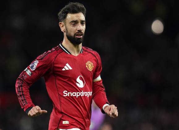 Manchester, England, 25th October 2025. Bruno Fernandes of Manchester United, ManU during the Manchester United vs Brighton and Hove Albion Premier League match at Old Trafford, Manchester. Picture credit should read: Andrew Yates Sportimage EDITORIAL USE ONLY. No use with unauthorised audio, video, data, fixture lists, club league logos or live services. Online in-match use limited to 120 images, no video emulation. No use in betting, games or single club league player publications. SPI_118_AY_Man_Utd_Brighton SPI-4237-0122