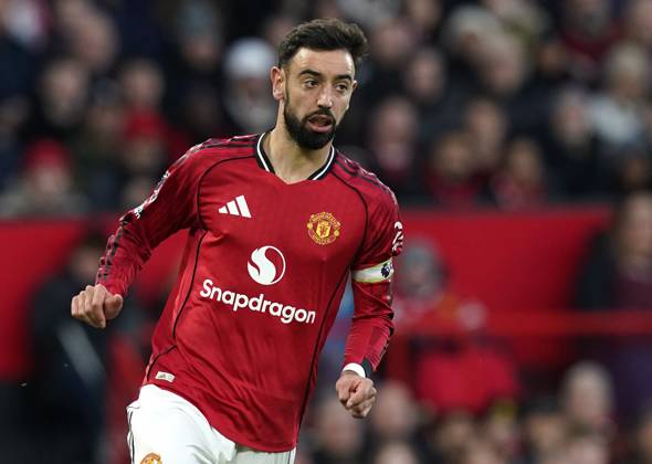 Manchester, England, 25th October 2025. Bruno Fernandes of Manchester United, ManU during the Manchester United vs Brighton and Hove Albion Premier League match at Old Trafford, Manchester. Picture credit should read: Andrew Yates Sportimage EDITORIAL USE ONLY. No use with unauthorised audio, video, data, fixture lists, club league logos or live services. Online in-match use limited to 120 images, no video emulation. No use in betting, games or single club league player publications. SPI_127_AY_Man_Utd_Brighton SPI-4237-0130