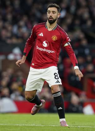 Manchester, England, 25th October 2025. Bruno Fernandes of Manchester United, ManU during the Manchester United vs Brighton and Hove Albion Premier League match at Old Trafford, Manchester. Picture credit should read: Andrew Yates Sportimage EDITORIAL USE ONLY. No use with unauthorised audio, video, data, fixture lists, club league logos or live services. Online in-match use limited to 120 images, no video emulation. No use in betting, games or single club league player publications. SPI_128_AY_Man_Utd_Brighton SPI-4237-0131