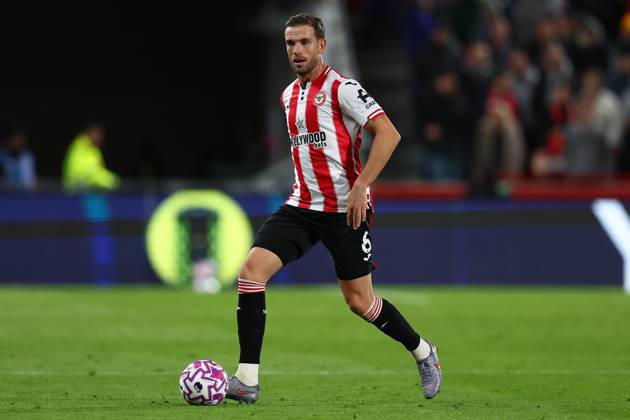 London, England, 25th October 2025. Jordan Henderson of Brentford during the Brentford vs Liverpool Premier League match at Gtech Community Stadium, London. Picture credit should read: Paul Terry Sportimage EDITORIAL USE ONLY. No use with unauthorised audio, video, data, fixture lists, club league logos or live services. Online in-match use limited to 120 images, no video emulation. No use in betting, games or single club league player publications. SPI_107_PT_Brentford_Liverpool SPI-4238-0108