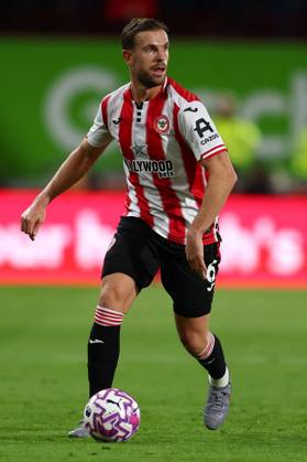 London, England, 25th October 2025. Jordan Henderson of Brentford during the Brentford vs Liverpool Premier League match at Gtech Community Stadium, London. Picture credit should read: Paul Terry Sportimage EDITORIAL USE ONLY. No use with unauthorised audio, video, data, fixture lists, club league logos or live services. Online in-match use limited to 120 images, no video emulation. No use in betting, games or single club league player publications. SPI_111_PT_Brentford_Liverpool SPI-4238-0112
