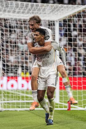 October 26, 2025, Madrid, Madrid, Spain: Jude Bellingham of Real Madrid CF celebrates a goal with Dean Huijsen during the Spanish League, LaLiga EA Sports, football match played between Real Madrid C.F. and FC Barcelona, Barca at Santiago Bernabeu stadium on October 26, 2025, in Madrid, Spain. Madrid Spain - ZUMAa181 20251026_zaa_a181_072 Copyright: xOscarxJ.xBarrosox