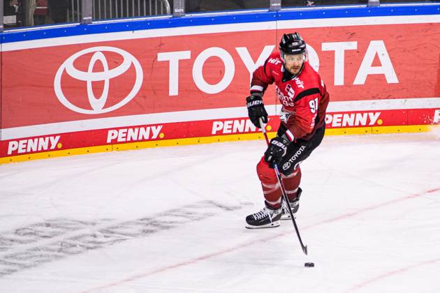 COLOGNE, GERMANY - 26 OCTOBER, 2025: Moritz Mueller - The IceHockey DEL match Koelner Haie - Frankfurt Leowen at Lanxess Arena Copyright: xVitaliixKliuievx