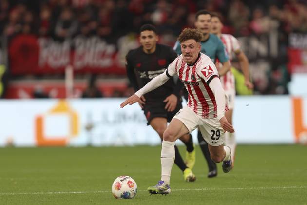 Philipp Treu (SC Freiburg) in Aktion, am Ball, Einzelaktion waehrend des spiels der Bundesliga zwischen Bayer 04 Leverkusen und Club Freiburg, BayArena am 26. October 2025 in Leverkusen, Deutschland. (Foto von Oliver Kaelke DeFodi Images) +++ Philipp Treu (SC Freiburg) controls the ball during the Bundesliga match between Bayer 04 Leverkusen and Sport-Club Freiburg at BayArena on October 26, 2025 in Leverkusen, Germany. (Photo by Oliver Kaelke DeFodi Images) DFL regulations prohibit any use of photographs as image sequences and or quasi-video. (Photo by Oliver Kaelke DeFodi Images) Philipp Treu SC Freiburg in action, on the ball, single action during the Bundesliga match between Bayer 04 Leverkusen and Sport Club Freiburg, BayArena on October 26, 2025 in Leverkusen, Germany Photo by Oliver Kaelke DeFodi Images Philipp Treu SC Freiburg controls the ball during the Bundesliga match between Bayer 04 Leverkusen and Sport Club Freiburg at BayArena on October 26, 2025 in Leverkusen, Germany Photo by Oliver Kaelke DeFodi Images DFL regulations prohibit any use of photographs as image sequences and or quasi video Photo by Oliver Kaelke DeFodi Images