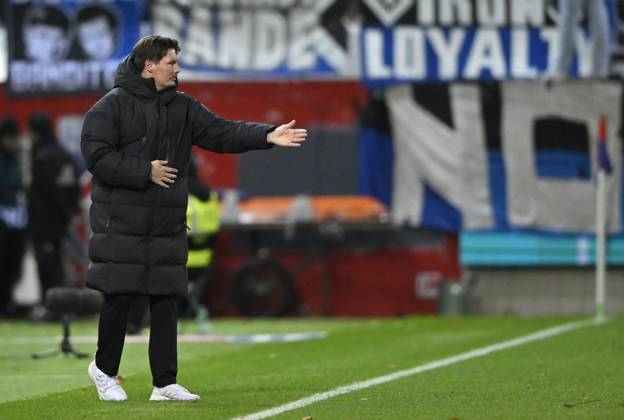 Trainer Coach Merlin Polzin Hamburger SV HSV am Spielfeldrand Gestik Geste 1. FC Heidenheim 1846 FCH vs Hamburger SV HSV DFB-Pokal Zweite Runde 28.10.2025 DFL REGULATIONS PROHIBIT ANY USE OF PHOTOGRAPHS AS IMAGE SEQUENCES AND OR QUASI-VIDEO 1. FC Heidenheim 1846 FCH vs Hamburger SV HSV