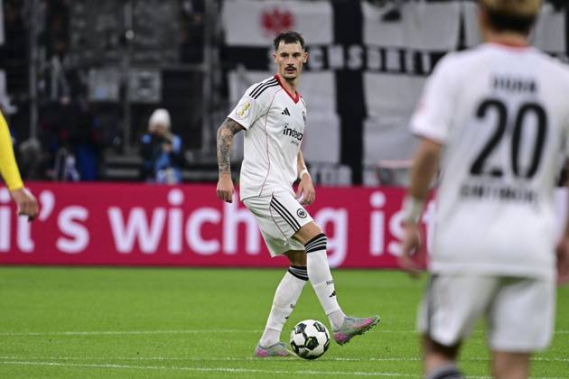 Robin Koch 4 (Eintracht Frankfurt), Eintracht Frankfurt vs. Borussia Dortmund, DFB-Pokal, 2. Runde, 28.10.2025 DFB regulations prohibit any use of photographs as image sequences and or quasi-video Frankfurt Hessen Deutschland