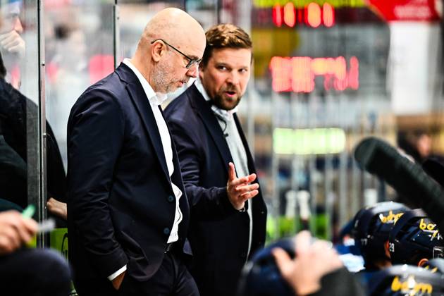Stefan Nyman (Cheftrainer, Headcoach, Iserlohn Roosters) Jannu Kujala (Co-Trainer, Assistant Coach, Performance Coach, Iserlohn Roosters), GER, Iserlohn Roosters vs. Koeler Haie, Eishockey, Penny-DEL, 15. Spieltag, Spielzeit 2025 2026, 28.10.2025, GER, Iserlohn Roosters vs. Koeler Haie, Eishockey, Penny-DEL, 15. Spieltag, Spielzeit 2025 2026, 28.10.2025 Iserlohn Copyright: xJonasxBrockmann Eibner-Pressefotx EP_JBN
