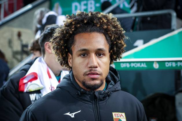 Han-Noah Massengo 4 FC Augsburg), FC Augsburg vs. VfL Bochum 1848, Fussball, Maenner, DFL, DFB-Pokal, Saison 2025 2026, WWK Arena, Zweite Runde, 28.10.2025 Augsburg Bayern Deutschland
