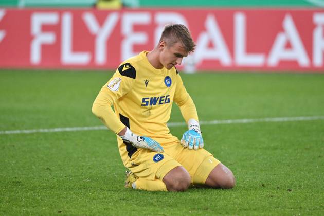 Torwart Hans Christian Bernat (Karlsruher SC) 28.10.2025, Fussball DFB Pokal, Saison 2025 2026, 2. Runde, Borussia Mönchengladbach - Karlsruher SC 3:1 DFB regulations prohibit any use of photographs as image sequences and or quasi-video Moenchengladbach Borussia Park Nordrhein Westfalen Deutschland