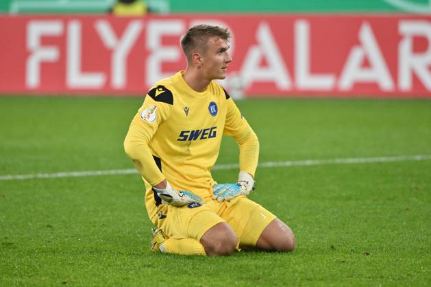 Torwart Hans Christian Bernat (Karlsruher SC) 28.10.2025, Fussball DFB Pokal, Saison 2025 2026, 2. Runde, Borussia Mönchengladbach - Karlsruher SC 3:1 DFB regulations prohibit any use of photographs as image sequences and or quasi-video Moenchengladbach Borussia Park Nordrhein Westfalen Deutschland