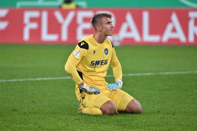 Torwart Hans Christian Bernat (Karlsruher SC) 28.10.2025, Fussball DFB Pokal, Saison 2025 2026, 2. Runde, Borussia Mönchengladbach - Karlsruher SC 3:1 DFB regulations prohibit any use of photographs as image sequences and or quasi-video Moenchengladbach Borussia Park Nordrhein Westfalen Deutschland