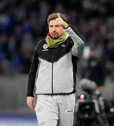 Vincent Wagner (SV Elversberg, Cheftrainer) gestikuliert GER, Hertha BSC vs SV Elversberg, Fussball, DFB-Pokal, 2. Runde, Saison 2025 2026, 28.10.2025 DFL REGULATIONS PROHIBIT ANY USE OF PHOTOGRAPHS AS IMAGE SEQUENCES AND OR QUASI-VIDEO GER, Hertha BSC vs SV Elversberg, Fussball, DFB-Pokal, 2. Runde, Saison 2025 2026, 28.10.2025 Berlin Copyright: xEibner-Pressefoto ScottxColemanx EP_SCN