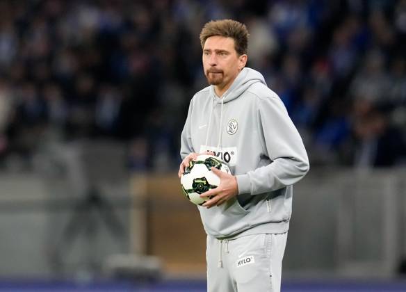 Vincent Wagner (SV Elversberg, Cheftrainer) GER, Hertha BSC vs SV Elversberg, Fussball, DFB-Pokal, 2. Runde, Saison 2025 2026, 28.10.2025 DFL REGULATIONS PROHIBIT ANY USE OF PHOTOGRAPHS AS IMAGE SEQUENCES AND OR QUASI-VIDEO GER, Hertha BSC vs SV Elversberg, Fussball, DFB-Pokal, 2. Runde, Saison 2025 2026, 28.10.2025 Berlin Copyright: xEibner-Pressefoto ScottxColemanx EP_SCN