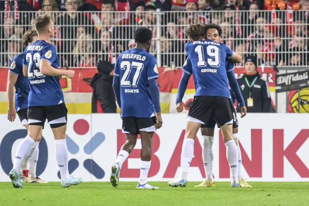im Bild v.l.: Tor, Treffer, Jubel, Torjubel, Freude, Begeisterung, feiert, nach 1:1 Ausgleich, GER, Berlin, 1. FC Union Berlin vs. Arminia Bielefeld - (DFB Pokal), Bundesliga, Fussball, DFB, Spielzeit 2025 2026, Alte Foersterei, DFB DFL REGULATIONS PROHIBIT ANY USE OF PHOTOGRAPHS AS IMAGE SEQUENCES AND OR QUASI-VIDEO, 29.10.25, Copyright: HMBxMedia UwexKoch