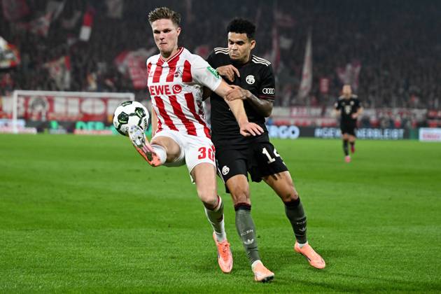 Marius Bülter (1.FC Köln, 30) im Zweikampf mit Luis Diaz (FC Bayern München, 14), GER, 1. FC Köln vs FC Bayern München, Fussball, DFB Pokal, 2. Runde, Saison 2025 2026, 29.10.2025. DFB regulations prohibit any use of photographs as image sequences and or quasi-video GER, 1. FC Köln vs FC Bayern München, Fussball, DFB Pokal, 2. Runde, Saison 2025 2026, 29.10.2025. Köln Copyright: xEibner-Pressefoto FlorianxWiegandx EP_FWD
