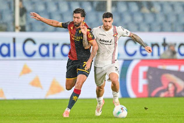 GenoaÕs Mikael Ellertsson fights for the ball during the Serie A soccer match between Genoa and Cremonese at the Luigi Ferraris Stadium in Genoa, Italy - Wednesday 29, October 19, 2025. - Soccer . Copyright: xTanoxPecoraro LaPressex