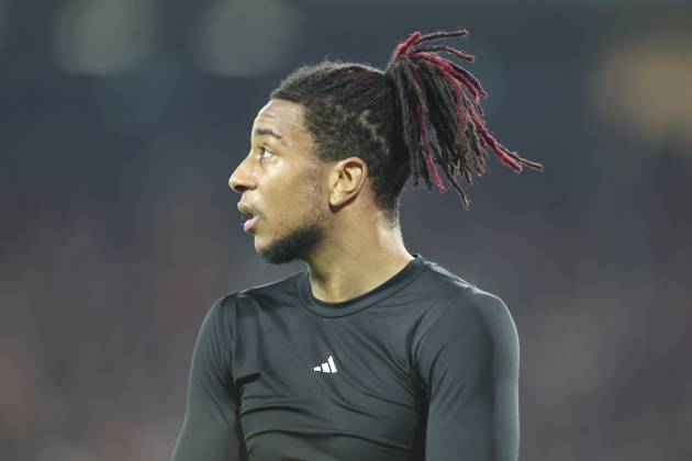 Michael Olise (FC Bayern München) schaut waehrend des DFB-Pokal Spiels 1.FC Köln v FC Bayern München, RheinEnergieStadion am 29. October 2025 in Köln, Deutschland. (Foto von Oliver Kaelke DeFodi Images) +++ Michael Olise (FC Bayern München) looks on during the DFB-Pokal match between 1.FC Köln v FC Bayern München at RheinEnergieStadion on October 29, 2025 in Cologne, Germany. (Photo by Oliver Kaelke DeFodi Images) (Photo by Oliver Kaelke DeFodi Images) Michael Olise FC Bayern München looks on during the DFB Pokal match 1 FC Köln v FC Bayern München, RheinEnergieStadion on October 29, 2025 in Cologne, Germany Photo by Oliver Kaelke DeFodi Images Michael Olise FC Bayern München looks on during the DFB Pokal match between 1 FC Köln v FC Bayern München at RheinEnergieStadion on October 29, 2025 in Cologne, Germany Photo by Oliver Kaelke DeFodi Images Photo by Oliver Kaelke DeFodi Images