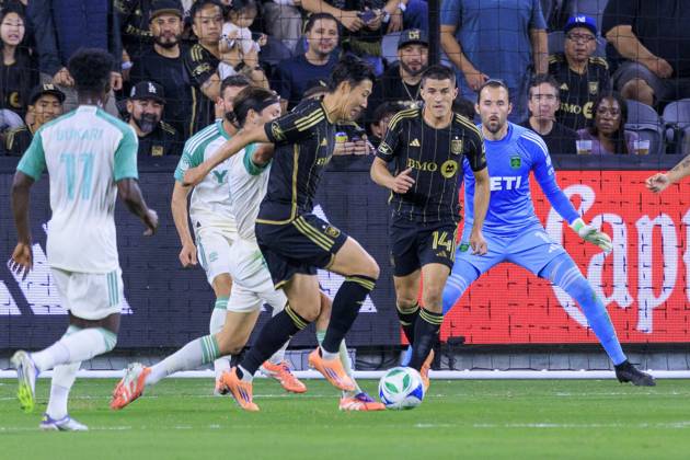 October 29, 2025, Los Angeles, California, USA: Son Heung-min 7 of the Austin FC looks to pass during Game1 of the Audi 2025 MLS, Fussball Herren, USA Cup Playoffs game against the Los Angeles Football Club on Wednesday October 29, 2025 at the BMO Stadium in Los Angeles, California. LAFC defeats Austin FC, 2-1. JAVIER ROJAS PI Los Angeles USA - ZUMAp124 20251029_zaa_p124_081 Copyright: xJavierxRojasx