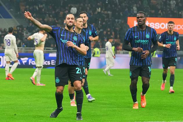 Inter Milan s Hakan Calhanoglu celebrates after scoring 3-0 during the Serie A soccer match between Inter and Fiorentina at the San Siro Stadium in Milan , north Italy - Wednesday , October 29 , 2025. - Soccer . Copyright: xSpada LaPressex