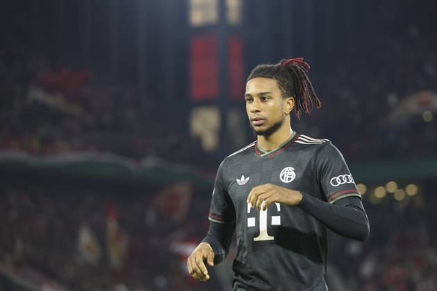 Michael Olise (FC Bayern München) schaut waehrend des DFB-Pokal Spiels 1.FC Köln v FC Bayern München, RheinEnergieStadion am 29. October 2025 in Köln, Deutschland. (Foto von Oliver Kaelke DeFodi Images) +++ Michael Olise (FC Bayern München) looks on during the DFB-Pokal match between 1.FC Köln v FC Bayern München at RheinEnergieStadion on October 29, 2025 in Cologne, Germany. (Photo by Oliver Kaelke DeFodi Images) (Photo by Oliver Kaelke DeFodi Images) Michael Olise FC Bayern München looks on during the DFB Pokal match 1 FC Köln v FC Bayern München, RheinEnergieStadion on October 29, 2025 in Cologne, Germany Photo by Oliver Kaelke DeFodi Images Michael Olise FC Bayern München looks on during the DFB Pokal match between 1 FC Köln v FC Bayern München at RheinEnergieStadion on October 29, 2025 in Cologne, Germany Photo by Oliver Kaelke DeFodi Images Photo by Oliver Kaelke DeFodi Images
